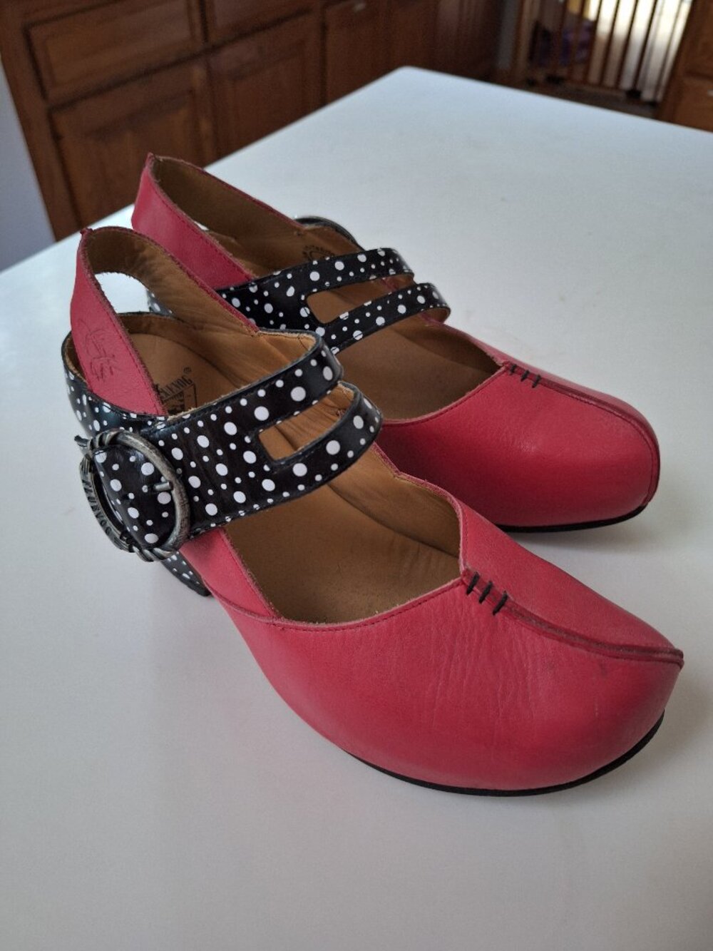 Rare Fluevog Guide Mary Jane black and pink